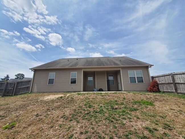 Building Photo - 2244 Lakedale Dr