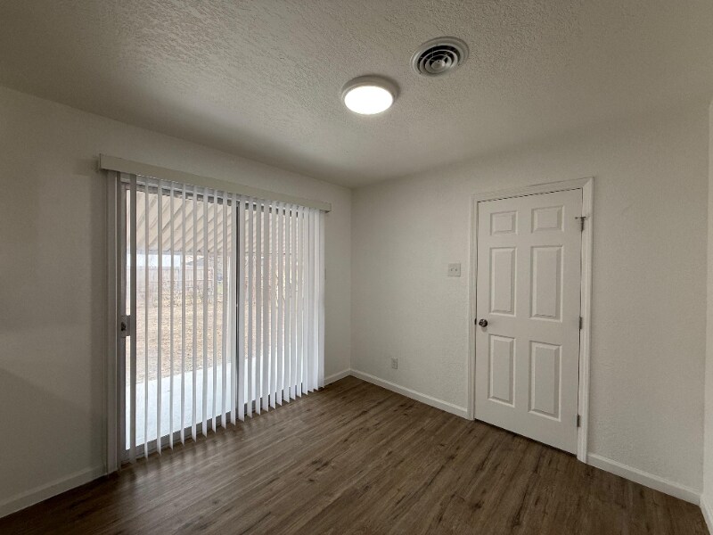 Building Photo - 4410 Moana Dr