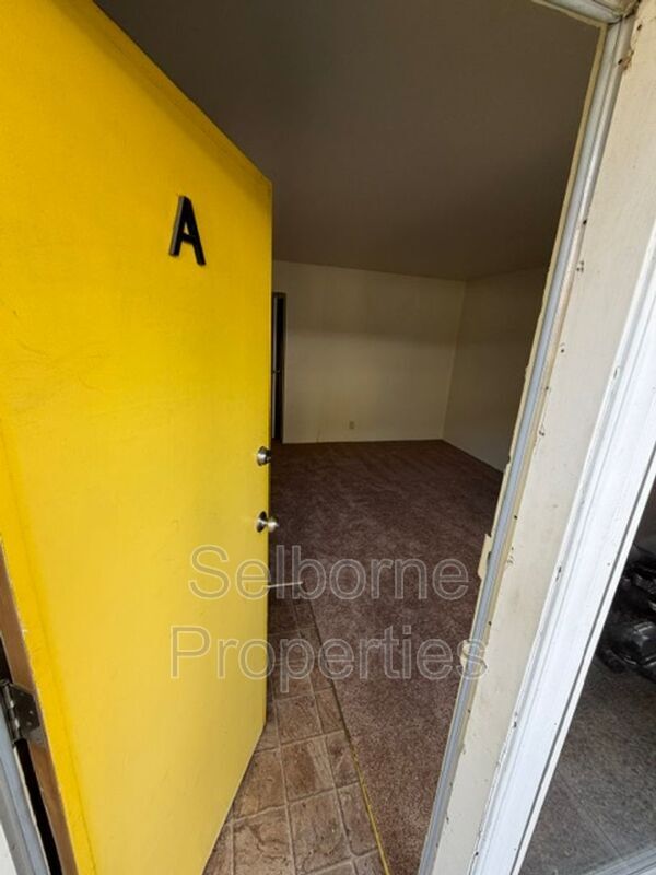 Building Photo - 1537 8th Ave