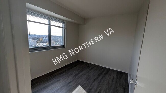 Building Photo - 5340 Holmes Run Pkwy