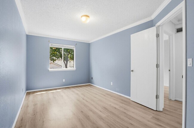 Building Photo - 3304 W 127th Ave