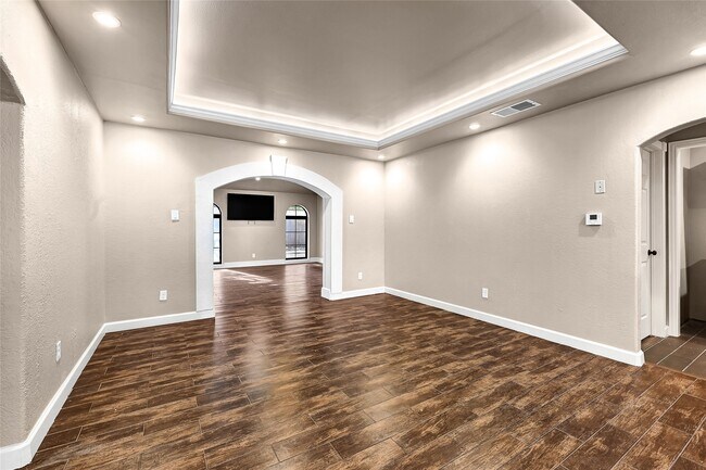 Building Photo - 10519 Pleasanton Dr