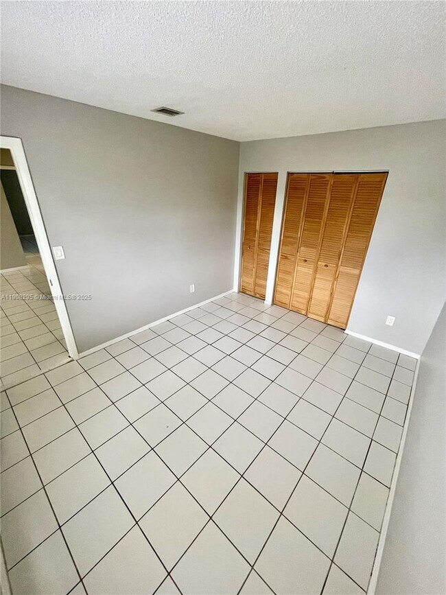 Building Photo - 5532 SW 22nd St