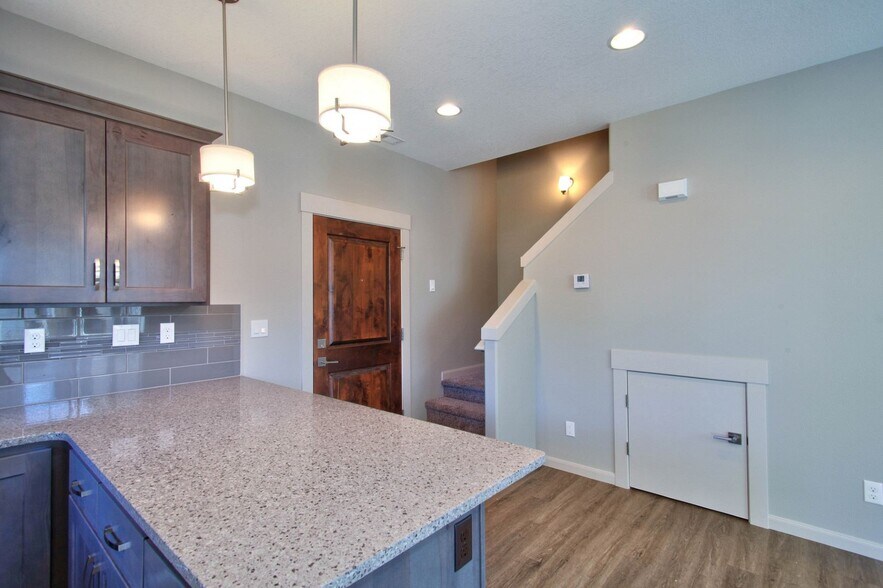 Building Photo - 9424 N Macrum Ave