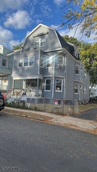 Building Photo - 29 Irving St