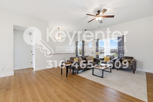 Building Photo - Beautiful 5 bedroom home near highways and schools!