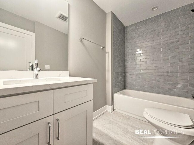 Building Photo - 1 bedroom in CHICAGO IL 60613