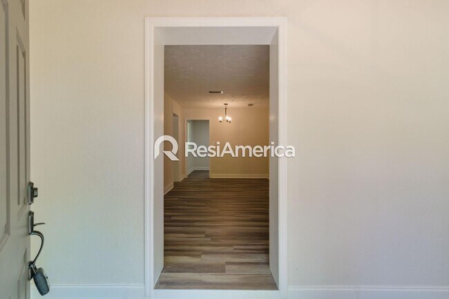 Building Photo - 3BR/1B home in Jacksonville