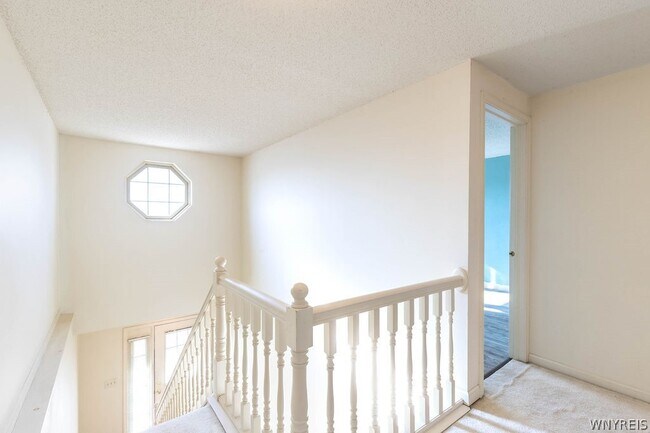 Building Photo - 319 King Peterson Rd