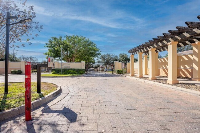 Building Photo - 27 El Rancho Rd