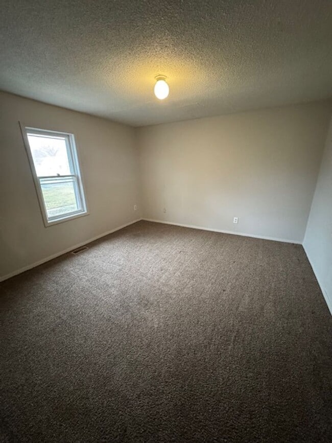 Building Photo - 513 E Suttenfield St