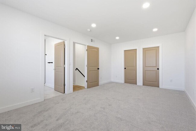 Building Photo - 25 Autumn Ln