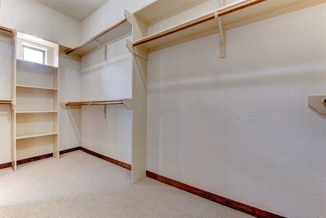 Building Photo - 1426 W 21st St