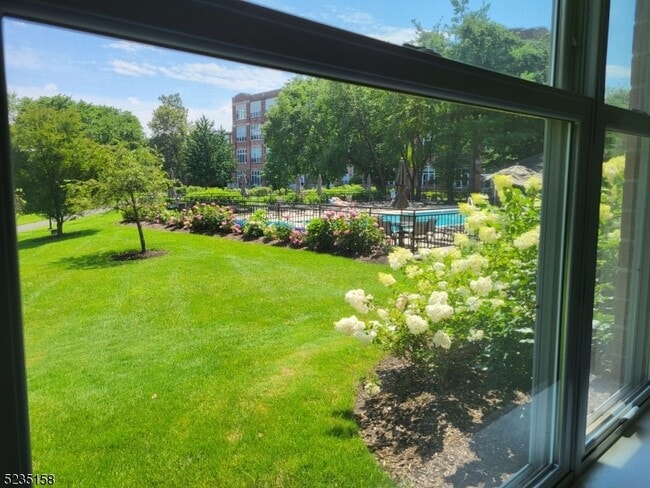 Building Photo - 300 Main St