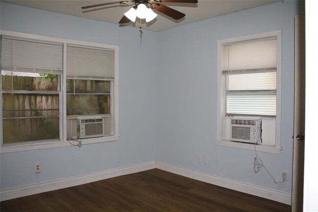 Building Photo - 1203 Walger Ave