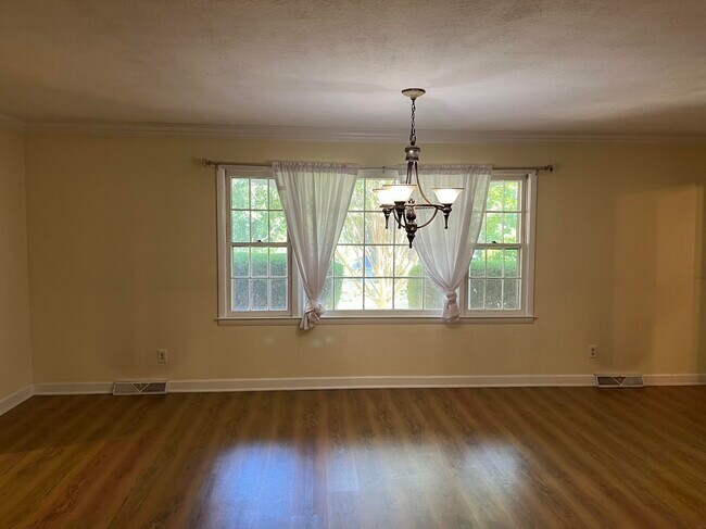 Building Photo - 112 Mockingbird Dr