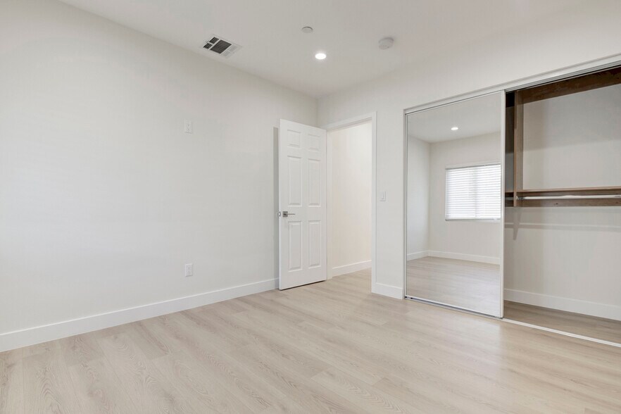 Building Photo - 13327 Strathern St