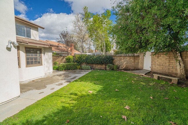 Building Photo - Old Orchard 1 - 4 Bedroom Home in Valencia!