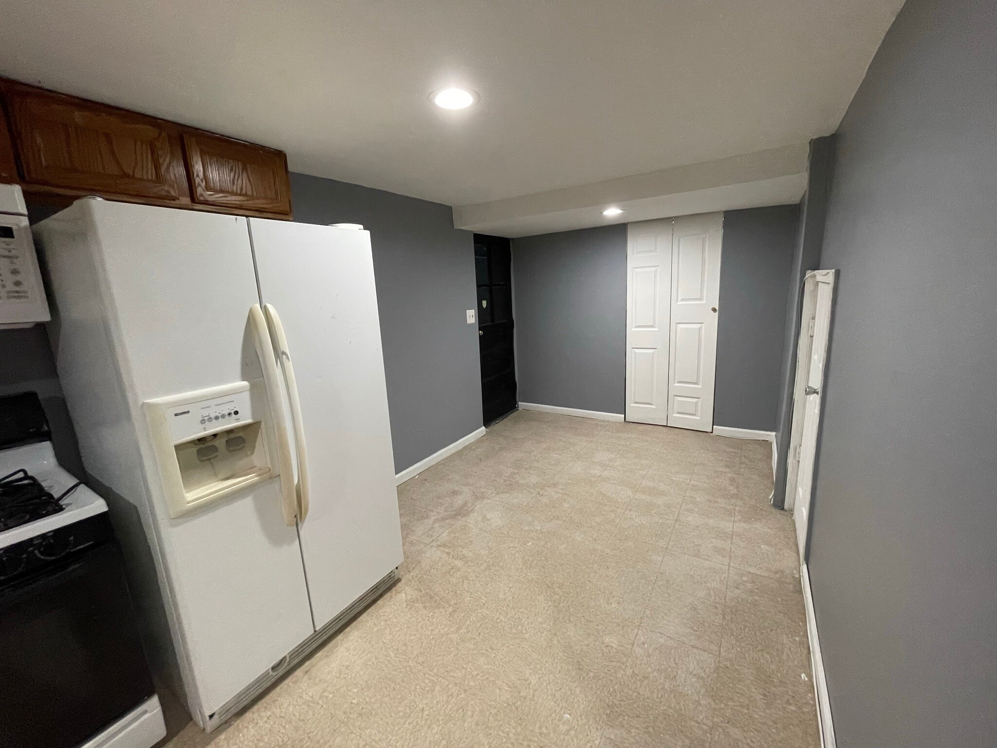 Building Photo - 216 Carnation Ct