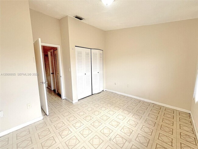 Building Photo - 5575 W 26th Ct