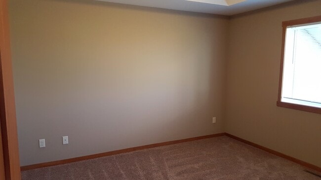 Building Photo - 3984 Stone Point Dr NE