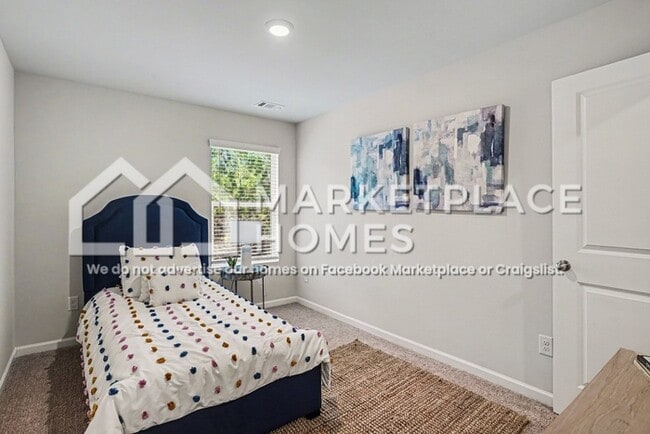 Building Photo - 425 Oakwood Dr NW