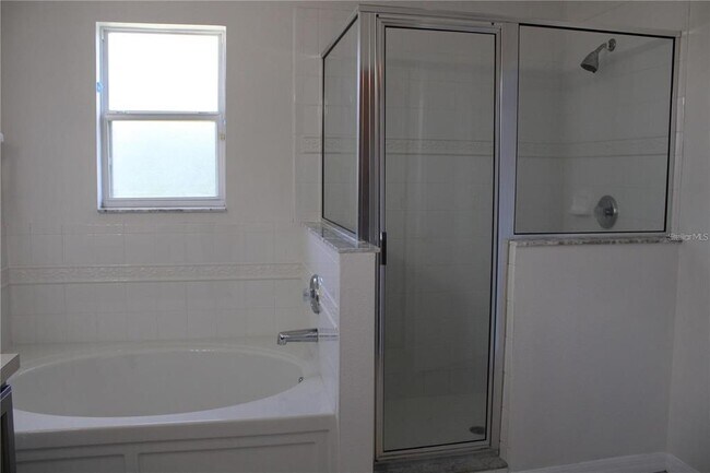 Building Photo - 7840 Carriage Pointe Dr