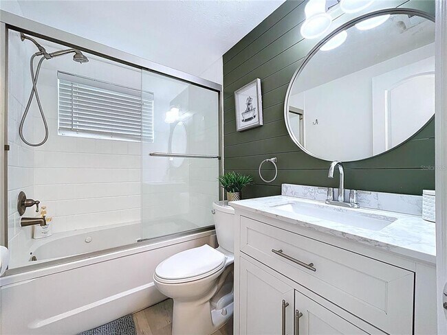 Building Photo - 2107 Harrison Dr