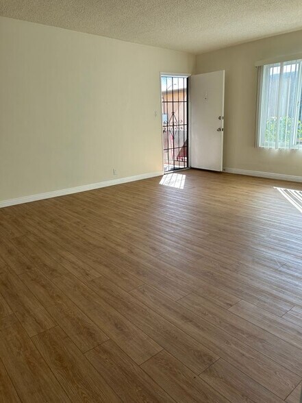 Building Photo - 447 E 61st St