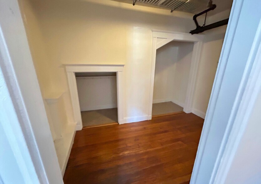 Building Photo - 9 Barrows St