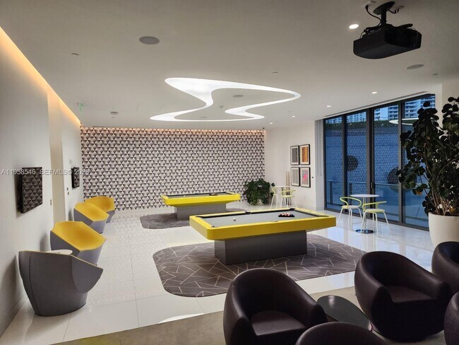 Building Photo - 501 NE 31st St