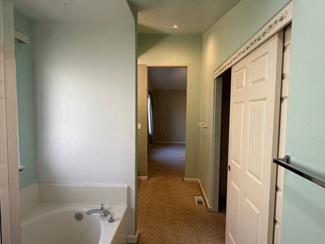 Building Photo - Beautiful 3 Bed + Bonus Room, 2.5 Bath Home!