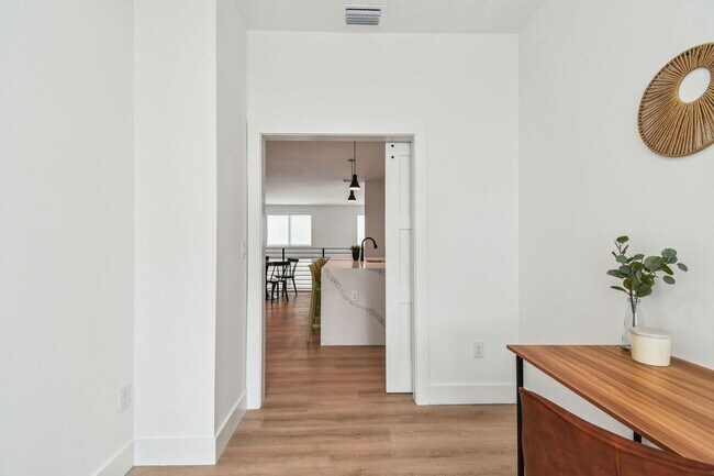 Building Photo - A charming coastal townhouse, just minutes from downtown St. Pete!