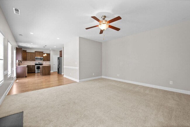Building Photo - Gorgeous 3 Bed 2.5 Bath Home in Lexington Plantation