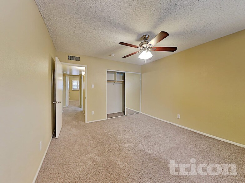 Building Photo - 3601 W Country Gables Dr