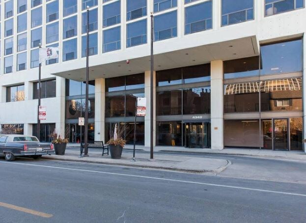 Building Photo - 4343 N Clarendon Ave