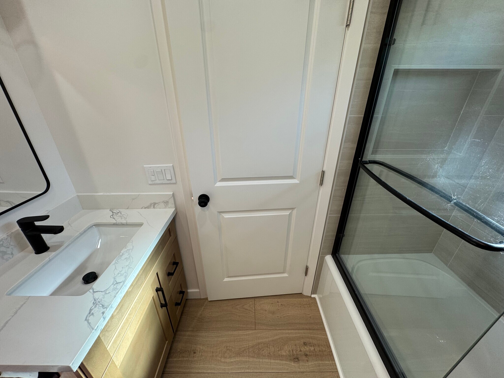 Building Photo - 2204 Lausett Ave