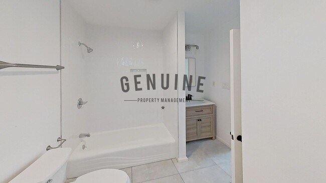 Building Photo - Upgraded 4Bd 2Ba Home