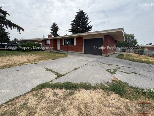 Building Photo - 2650 E 17th St