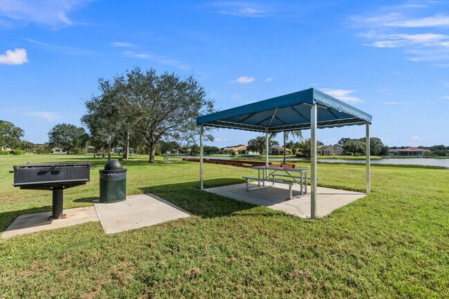 Building Photo - 1594 SW Harbour Isles Cir