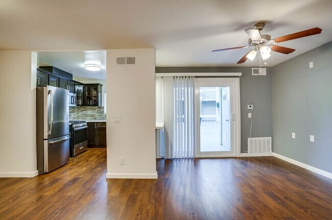 Interior Photo - 821 N. Austin Ave