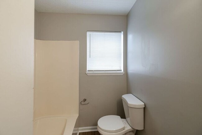 Building Photo - 110 Upland Ct