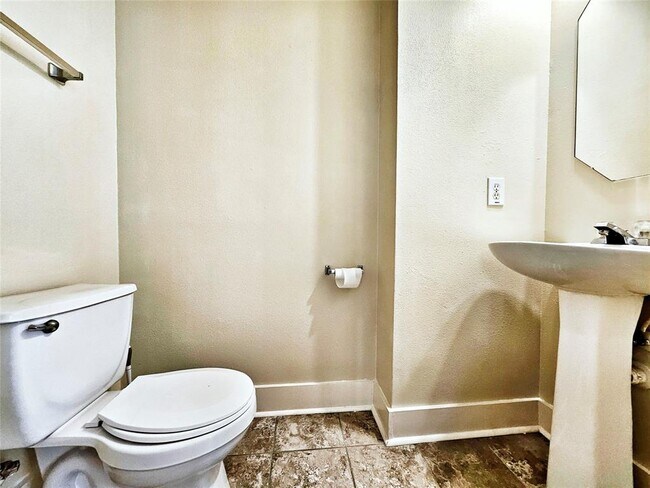 Building Photo - 6106 Spruce Bough Ct