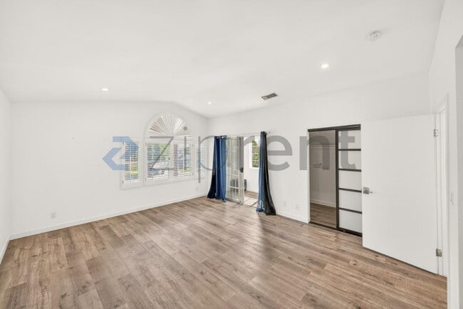 Building Photo - 2481 S Bundy Dr