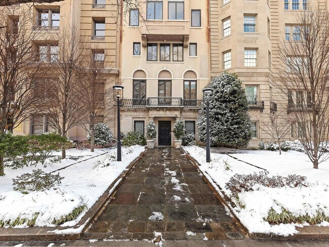 Building Photo - 1020 16th St NW