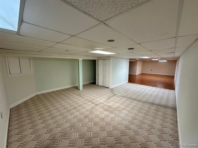 Building Photo - 28240 Golf Pointe Blvd
