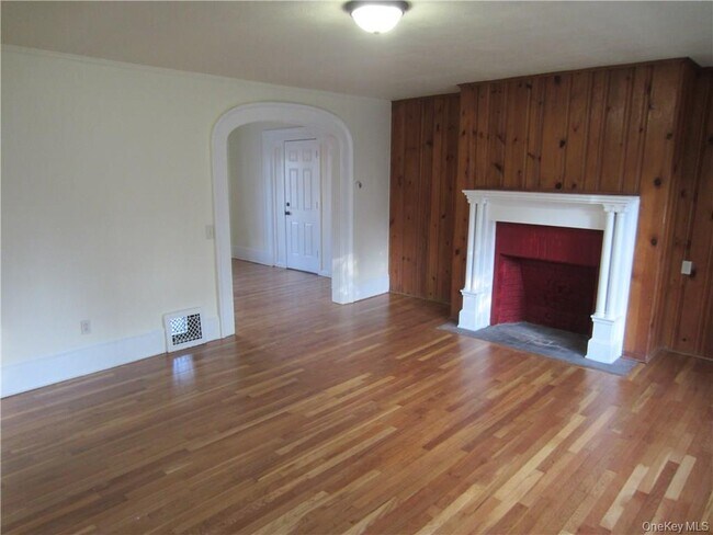 Building Photo - 212 S Cherry St