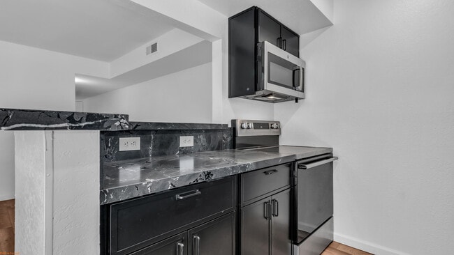 Building Photo - 5300 E Waverly Dr