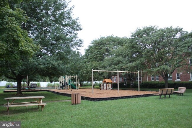 Building Photo - 6511 Potomac Ave