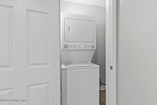 Building Photo - 1018 S 47th St